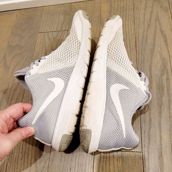 Nike Classic White & Grey Running Shoes Size: 8 US - Picture 8 of 11